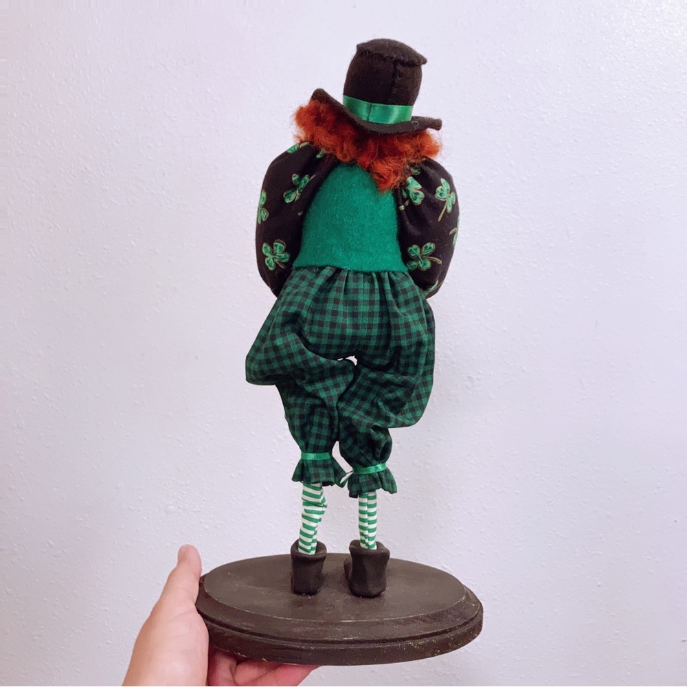 Leprechaun Plush with Shamrock Pot of Gold Paper Mache Figurine Hand Made - Picture 4 of 7